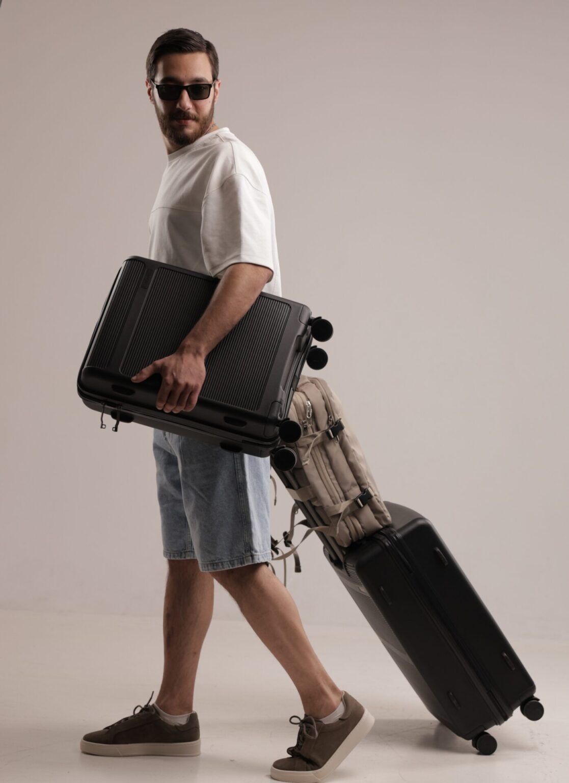 Lightweight hard-shell suitcase size M | Ճամպրուկ