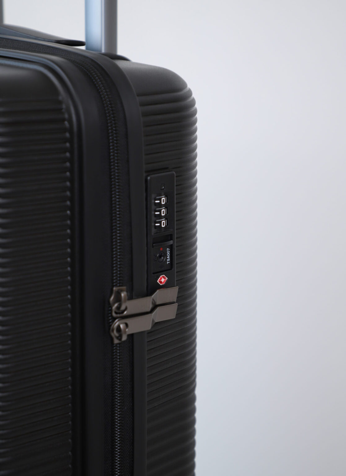 Lightweight hard-shell suitcase size M | Ճամպրուկ
