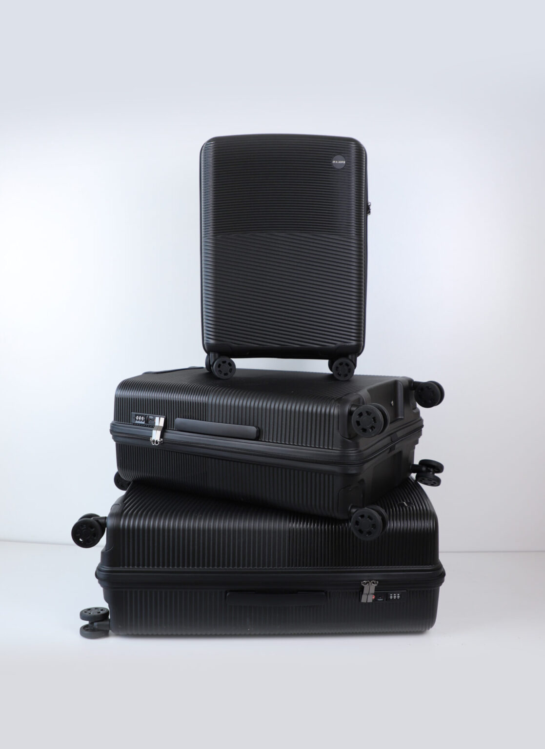 Travel Suitcase in Yerevan size L | ճամպրուկ Երևանում