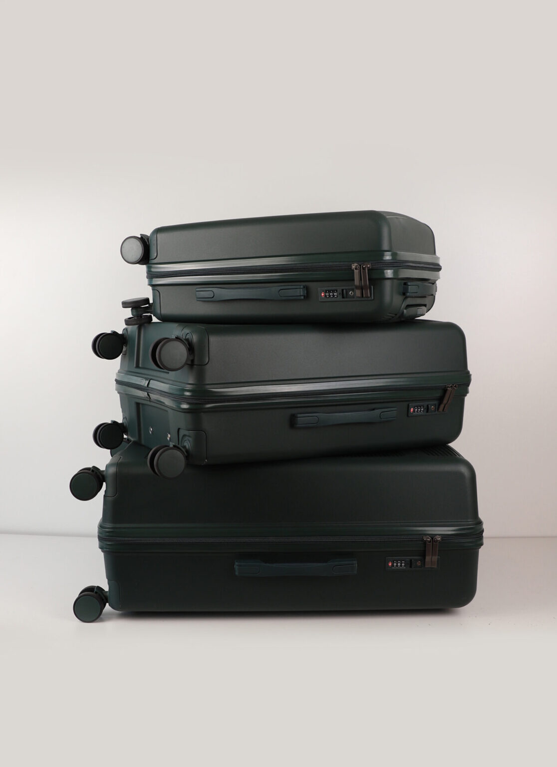 Durable Wheeled Suitcase for Travel in Yerevan size L | Ճամպրուկներ Երևանում