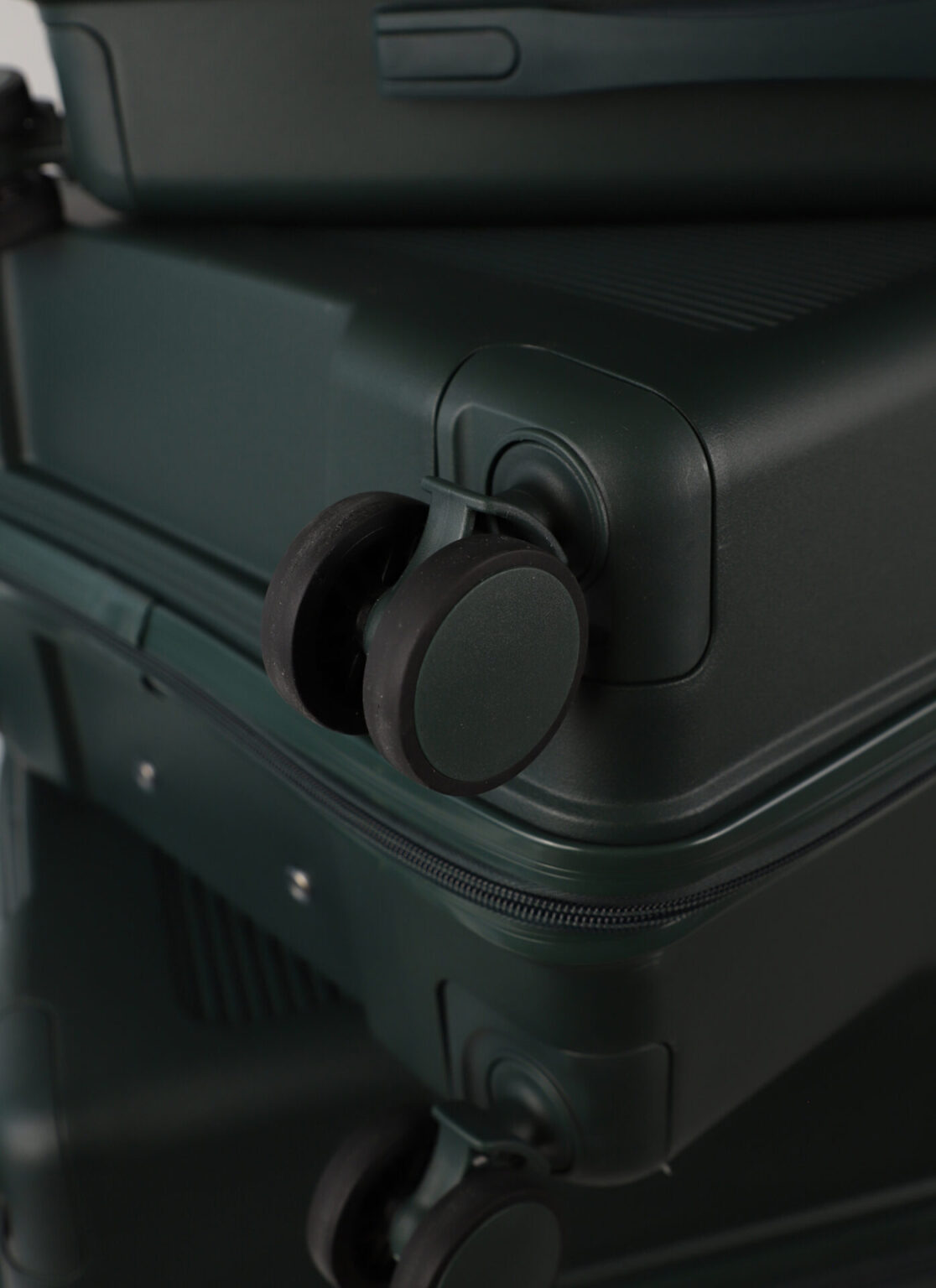 Durable Wheeled Suitcase for Travel in Yerevan size L | Ճամպրուկներ Երևանում