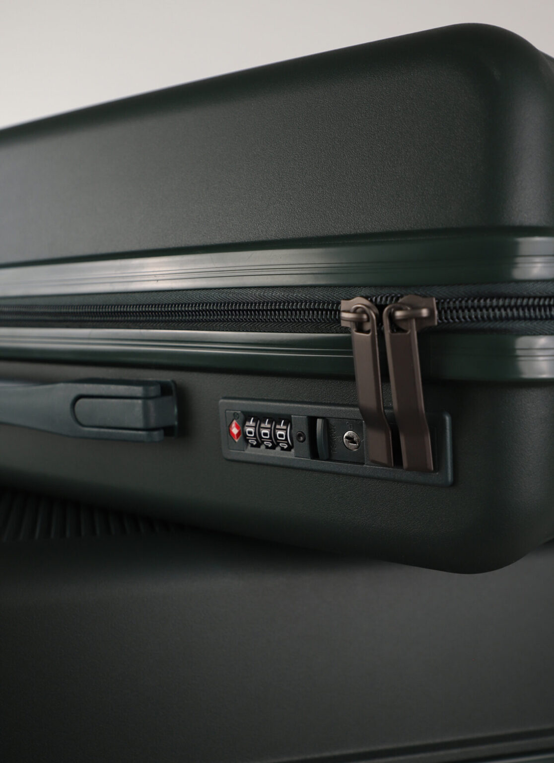 Durable Wheeled Suitcase for Travel in Yerevan size L | Ճամպրուկներ Երևանում
