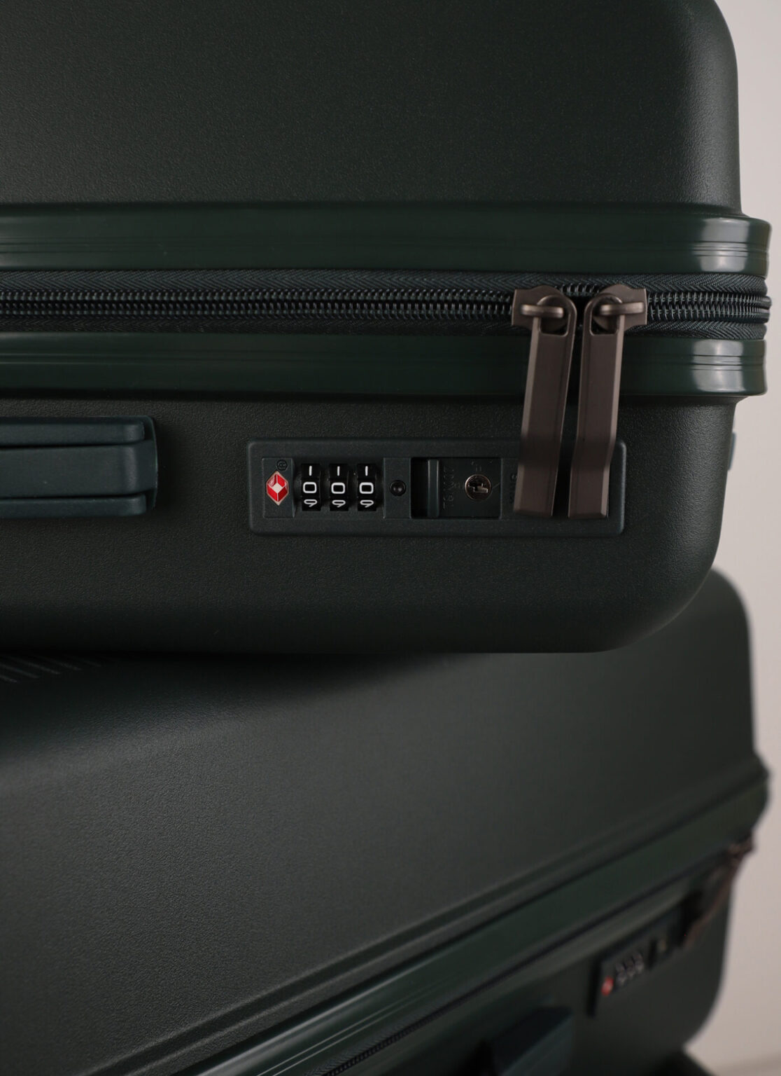Trendy travel luggage | suitcase size M | ճամպրուկ