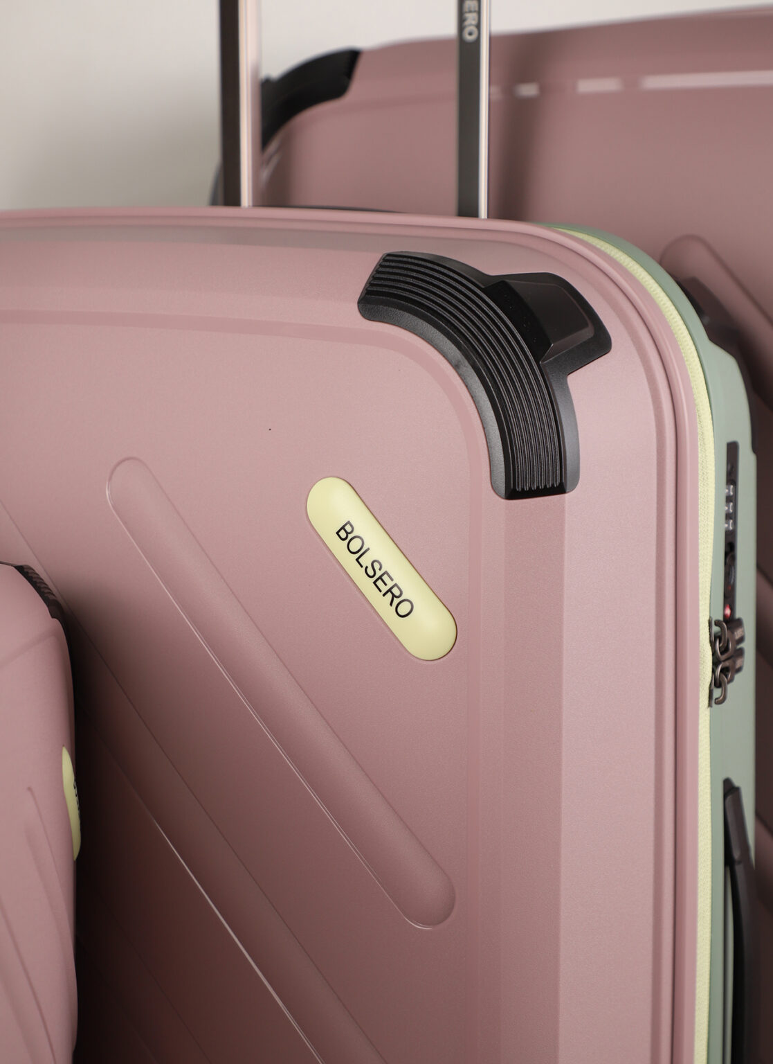 Lightweight hard-shell suitcase size M | Ճամպրուկ